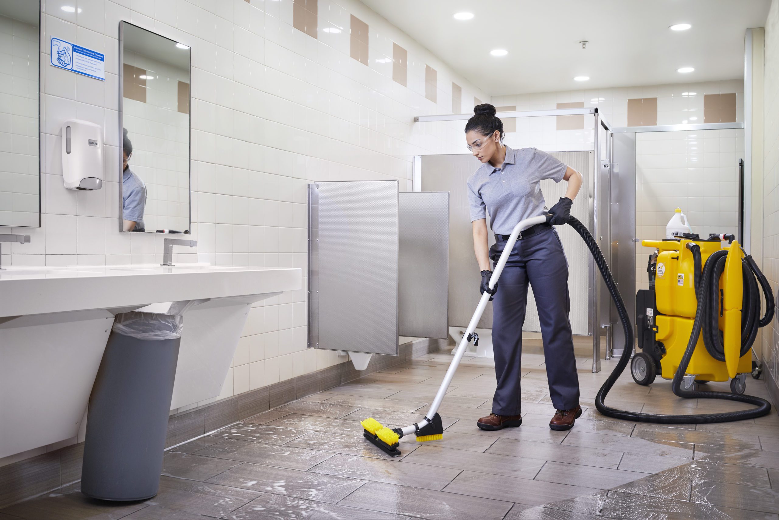 How to Evaluate Labor Savings by Cleaning with Microfiber vs Cotton